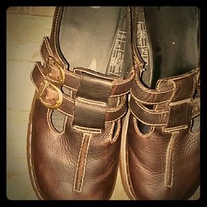 Women's size 10 Dr. Martens clogs.